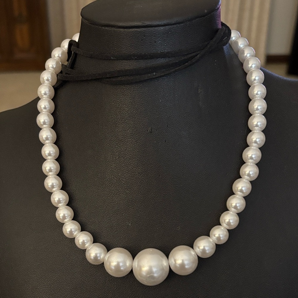 Stunning White Pearl Necklace with Matching Earrings